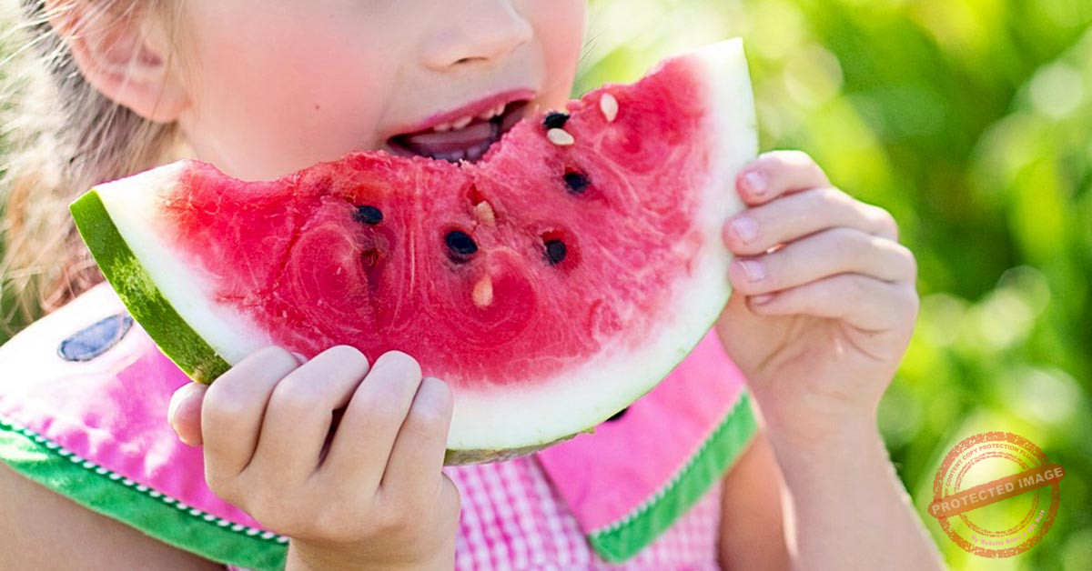 Read more about the article البطيخ الأحمر: كيف تختار الأحلى