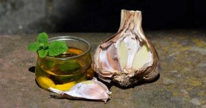 Read more about the article زيت الثّوم وفوائده
