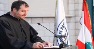 Read more about the article الأب رزق في حفل تخرج الطلاب عانقي أولادك أيتها الأم السماوية