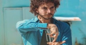 Read more about the article بيار جعجع عصفور راقص