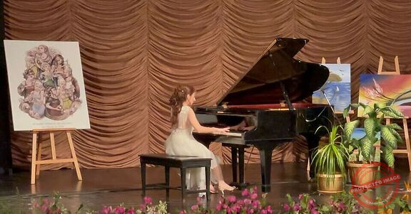 Read more about the article حفل لعازفة البيانو مغريك ستراكيان