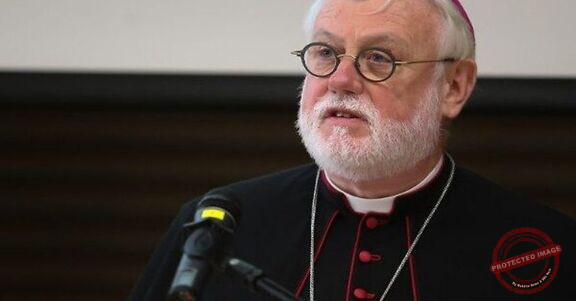 Read more about the article المطران غالاغير في جامعة الروح القدس