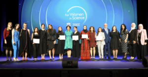 Read more about the article العالمتان اللبنانياتان تفوزان بجائزة