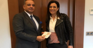 Read more about the article المرتضى تسلم من لبكي نسخة من فيلمها