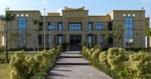 Read more about the article وفد من الجامعة الحديثة للإدارة والعلوم زار كلاس