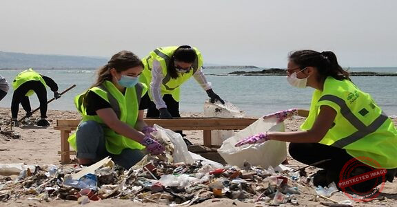 Read more about the article تنظيف الشواطىء