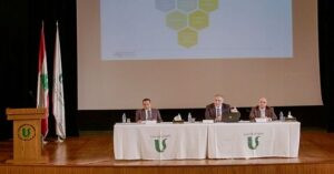 Read more about the article مؤتمر علمي في جامعة الحكمة