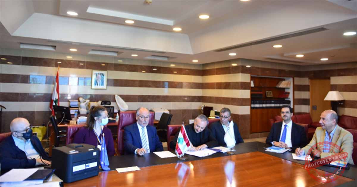 Read more about the article آلة لكشف التواقيع المزورة من الانطونية لوزارة التربية