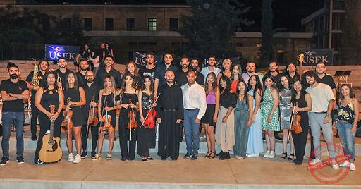 Read more about the article إبداع في العزف والإنشاد خلال مهرجان الموسيقى في جامعة الروح القدس