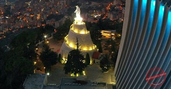 Read more about the article سيّدة لبنان- حريصا ترفع صليبًا بعلوّ 7 أمتار في عيد الصّليب