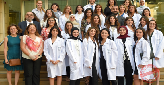 Read more about the article LAU تلبس الرداء الابيض لدفعة من برنامج التغذية