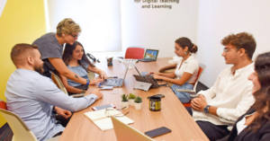 Read more about the article مركز الغرير في الجامعة الأميركية يشكل لجنة توجيهية جديدة
