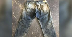 Read more about the article بيع جينز عمره أكثر من 140 عام