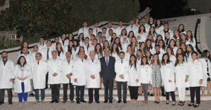 Read more about the article الرداء الابيض لطلاب كلية الصيدلة في LAU