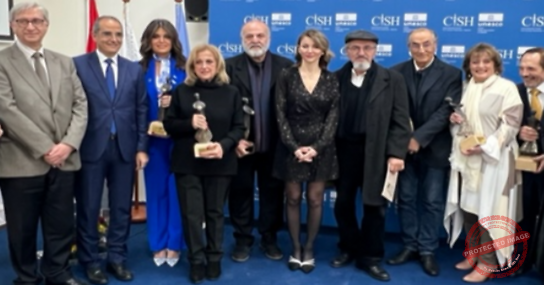 Read more about the article جائزة الانسانيات عن فئة الابداع في الفن التشكيلي