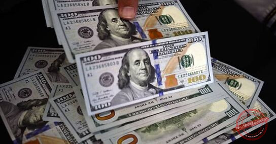 Read more about the article الدولار قرب أدني مستوياته في 7 أشهر
