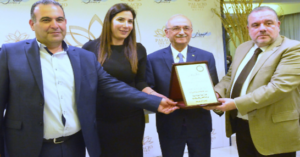 Read more about the article بلدية الرميلة كرمت رئيس الجامعة اللبنانية – الأميركية تقديرا لجهوده