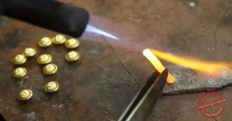 Read more about the article الذهب يتجه لأفضل أداء شهري