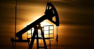 Read more about the article أسعار النفط تواصل الارتفاع