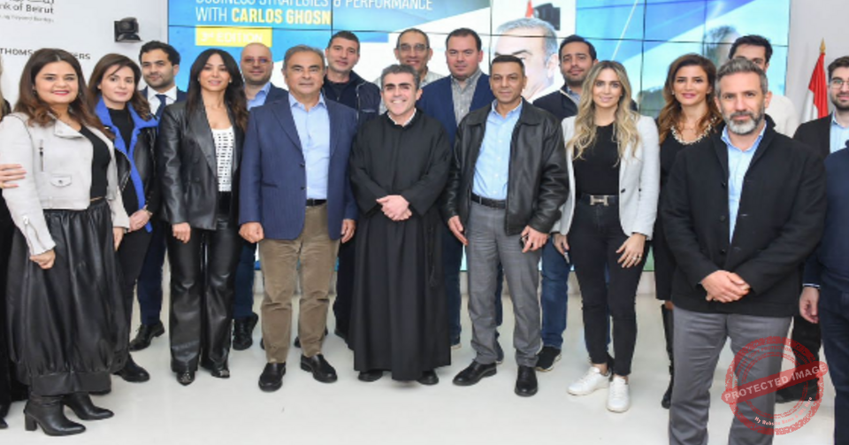 Read more about the article الاستراتيجيات والأداء في مجال الأعمال