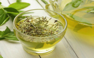 Read more about the article فوائد الشاي الأخضر صباحا