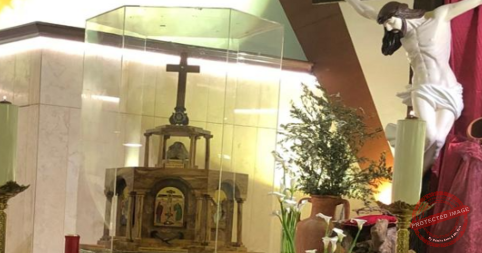 Read more about the article استقبال ذخائر عود الصليب وصخرة الجلجلة