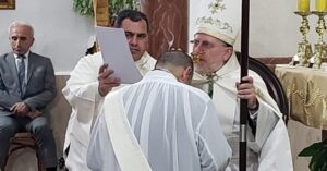 Read more about the article كاهن جديد بوضع يد المطران عون