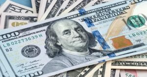 Read more about the article الدولار عند أعلى مستوى في 6 أشهر