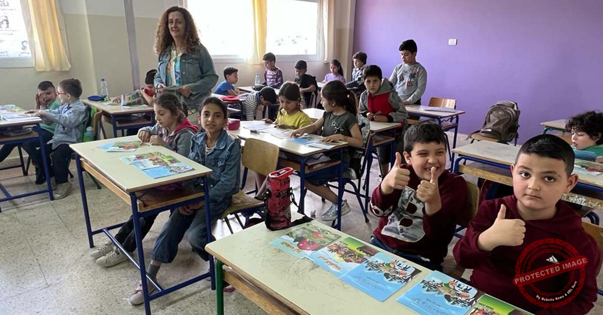 Read more about the article توزيع مجموعة من قصص للأطفال بمبادرة من صفحة “كرمالِك عشقوت”