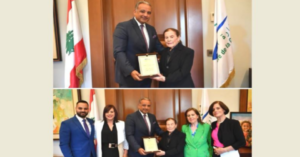 Read more about the article درع تقديرية من وزير الثقافة للمفكر زيادة سعادة
