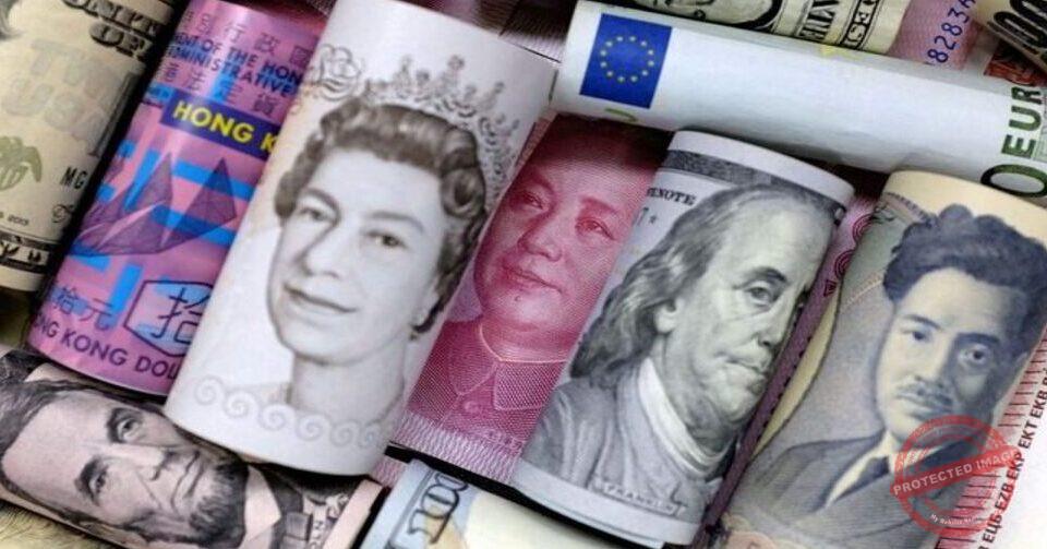 Read more about the article الدولار يحوم قرب أعلى مستوى في شهرين