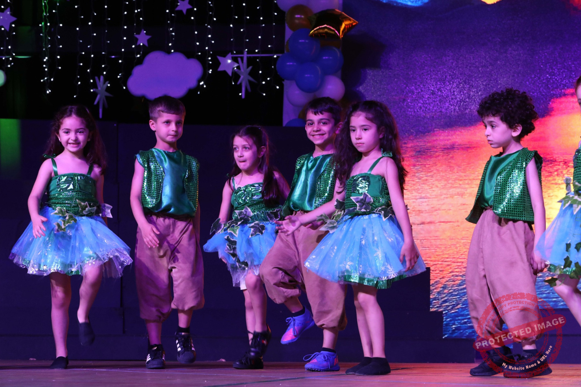 Read more about the article بالصور: حفل تخرج اطفال الروضة