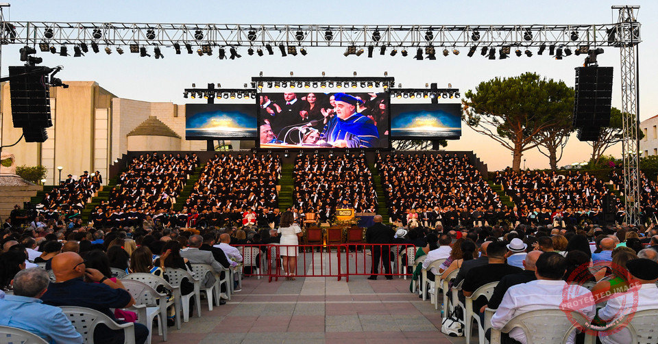 Read more about the article حفل التخرج الثالث والثلاثون لطلاب جامعة سيدة اللويزة