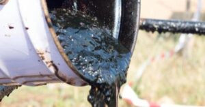 Read more about the article النفط يواصل الهبوط