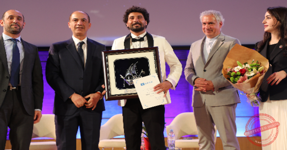 Read more about the article قاسم إسطنبولي تسلم “جائزة اليونسكو – الشارقة