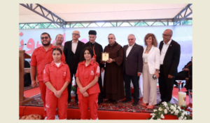 Read more about the article الأب عبود تسلّم من الراعي ميدالية سيدة ايليج