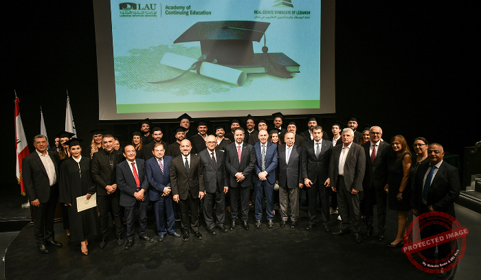 Read more about the article تخريج طلاب الوساطة والاستشارات العقارية في LAU