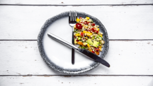 Read more about the article تناول الطعام بين الـ9 صباحا و7 مساء