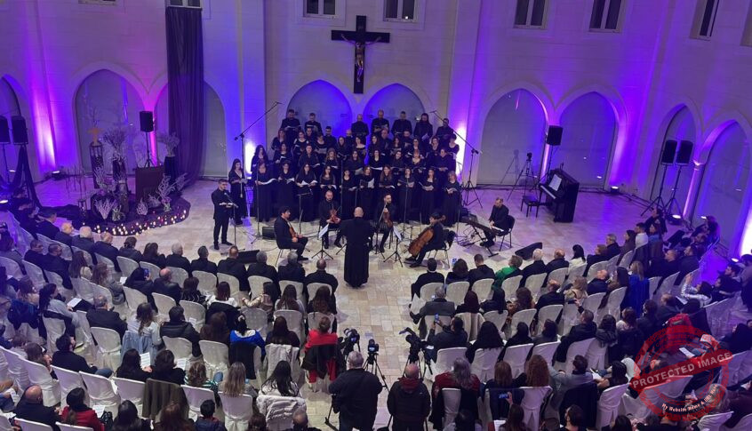 Read more about the article “بآلامه حُيينا” حفل موسيقي ديني في الجامعة الأنطونية