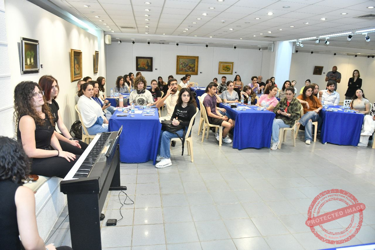 Read more about the article ورشة عمل حول أهمية الفن في جامعة الروح القدس