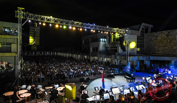 Read more about the article طوجي في قلب جامعة سيدة اللويزة: الفن رسالة عظيمة