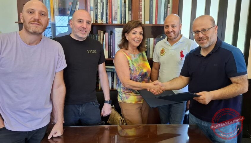 Read more about the article تعاون بين جامعة الروح القدس وعائلة سيمون أسمر لحفظ أرشيفه