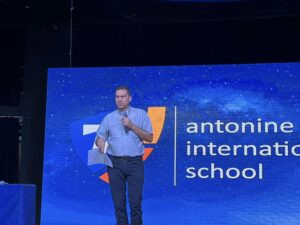 Read more about the article L’éducation aux Valeurs Éthiques dans un Établissement Catholique International