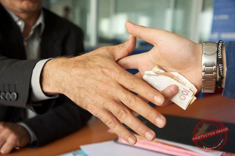 Read more about the article أنت أيضًا من أرباب الفساد