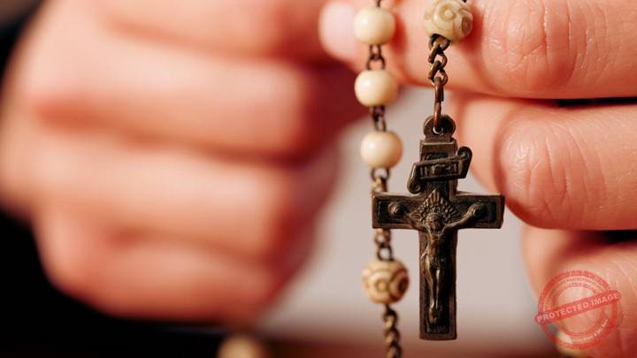 Read more about the article إلحاح العذراء مريم على تلاوة الورديّة