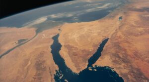 Read more about the article مخاض الأرض لا ينتهي