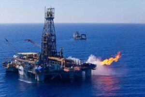 Read more about the article انخفاض سعري البنزين والمازوت واستقرار سعر الغاز