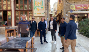 Read more about the article بديع وأعضاء صندوق التكافل البلدي في صيدا جالوا في السوق التجارية