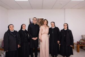 Read more about the article الملكة رانيا تعايد راهبات الوردية بالميلاد