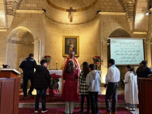 Read more about the article قداس الأطفال في رعيّة سيّدة التلّة دير القمر